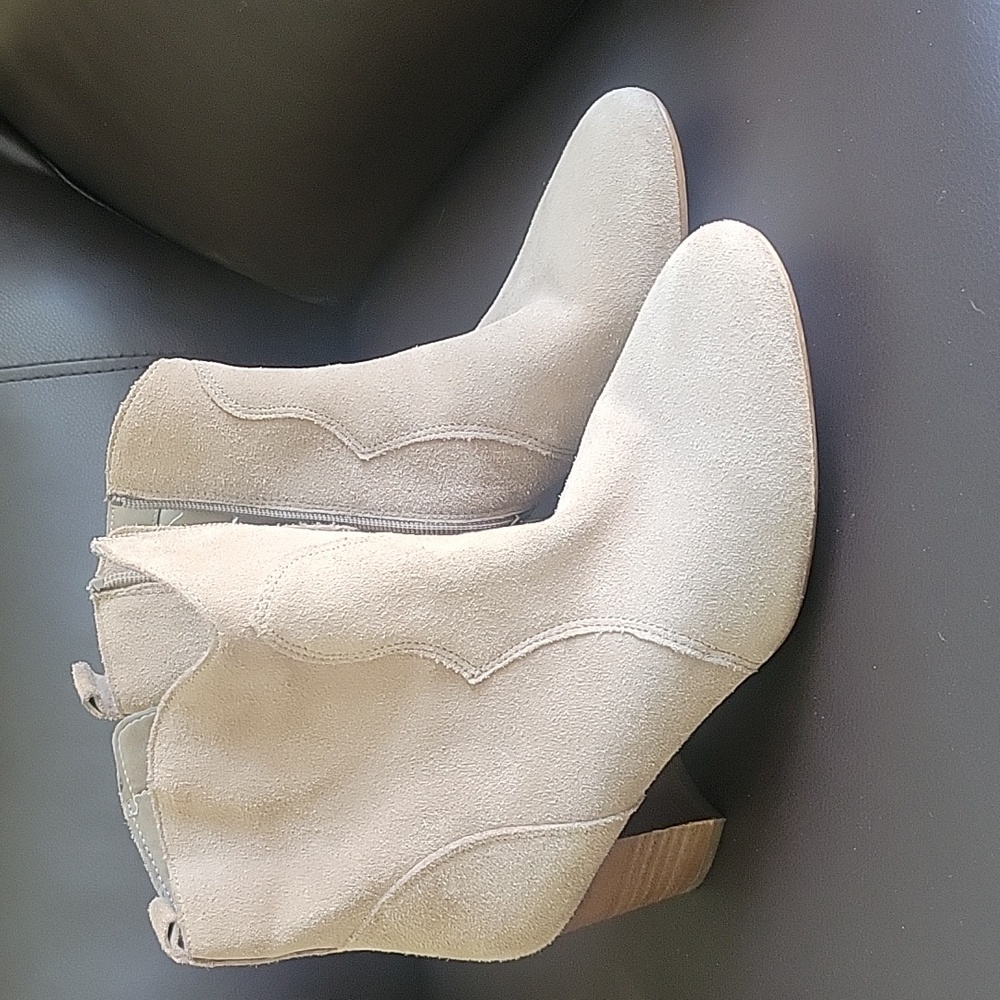 Size 8 suede Steve Madden Ankle Boots